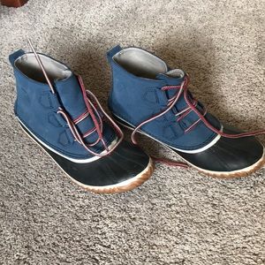Size 9 barely used Sorel ankle boots